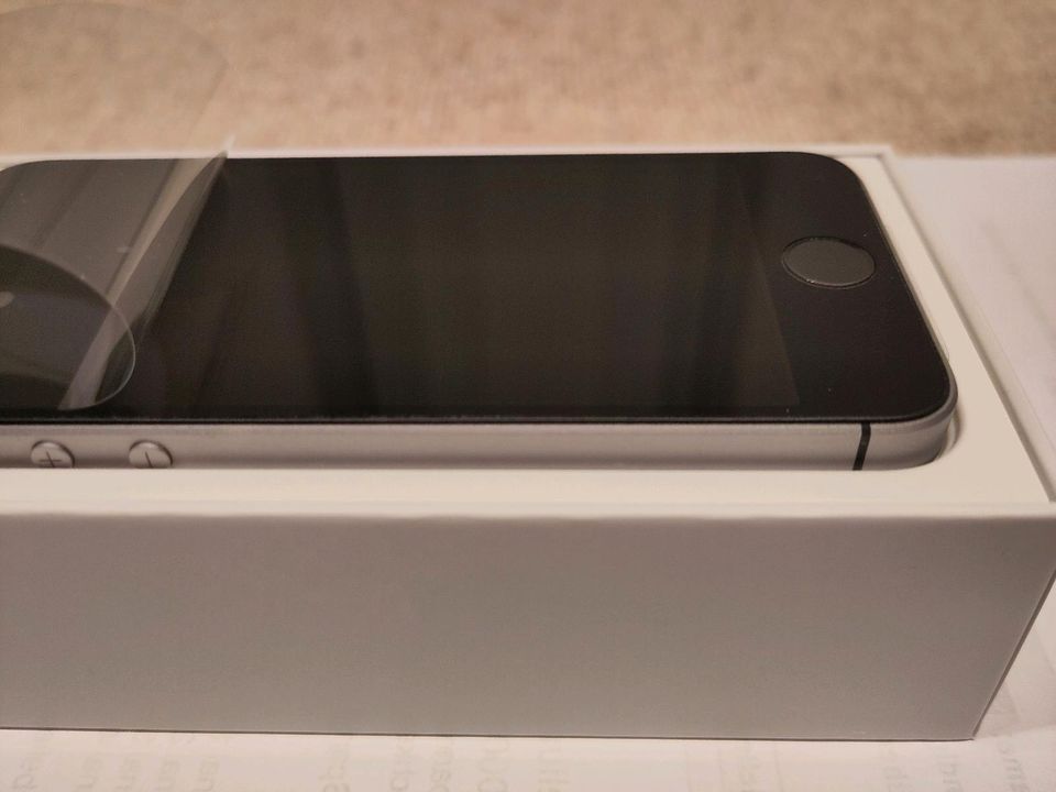 iPhone SE (1st Generation) Space Gray, 32GB in Dreieich