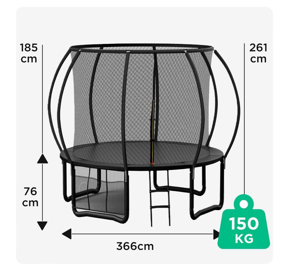 Trampoline mit Sicherheitsnetz und Leiter in Kassel