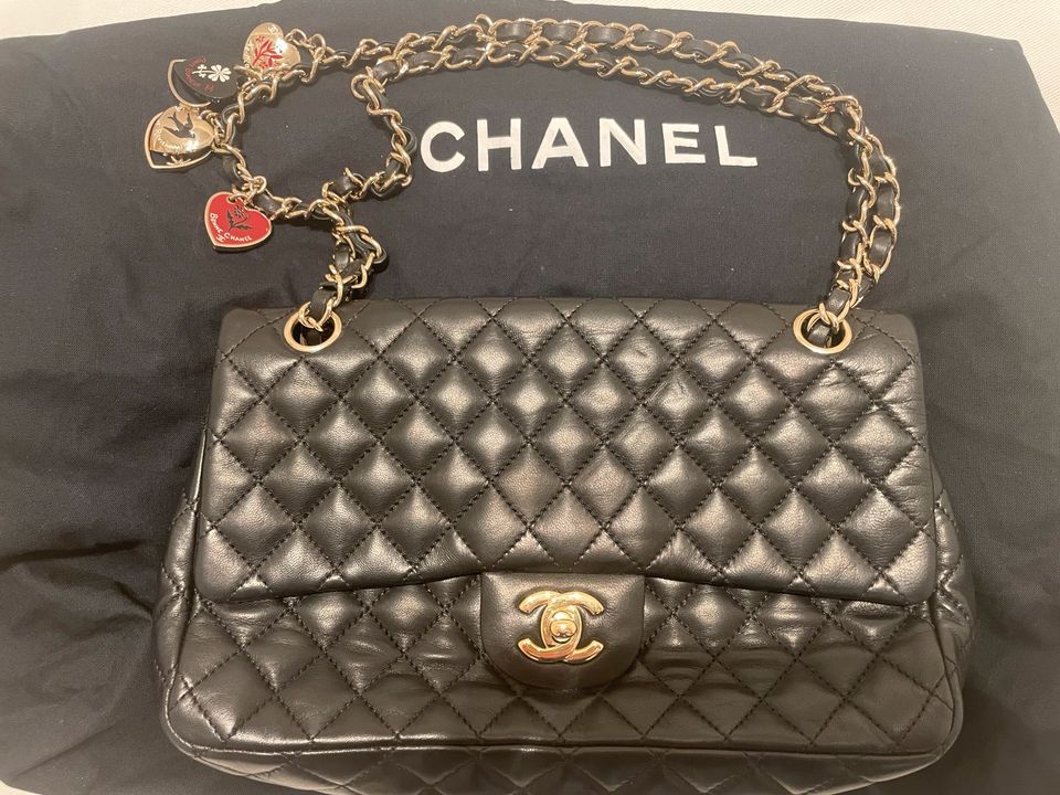 Chanel Classic Flap Bag Medium Zustand Sehr gut in Düsseldorf