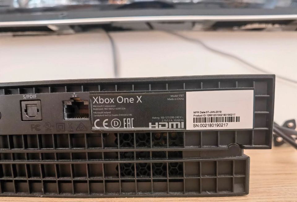 Xbox One X Model 1787 - Jahr 2019 in Wenden