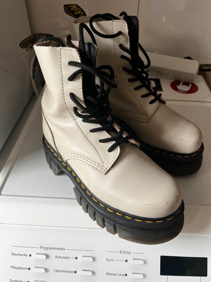 Dr. Martens Plateau beige 37,5 in Düsseldorf