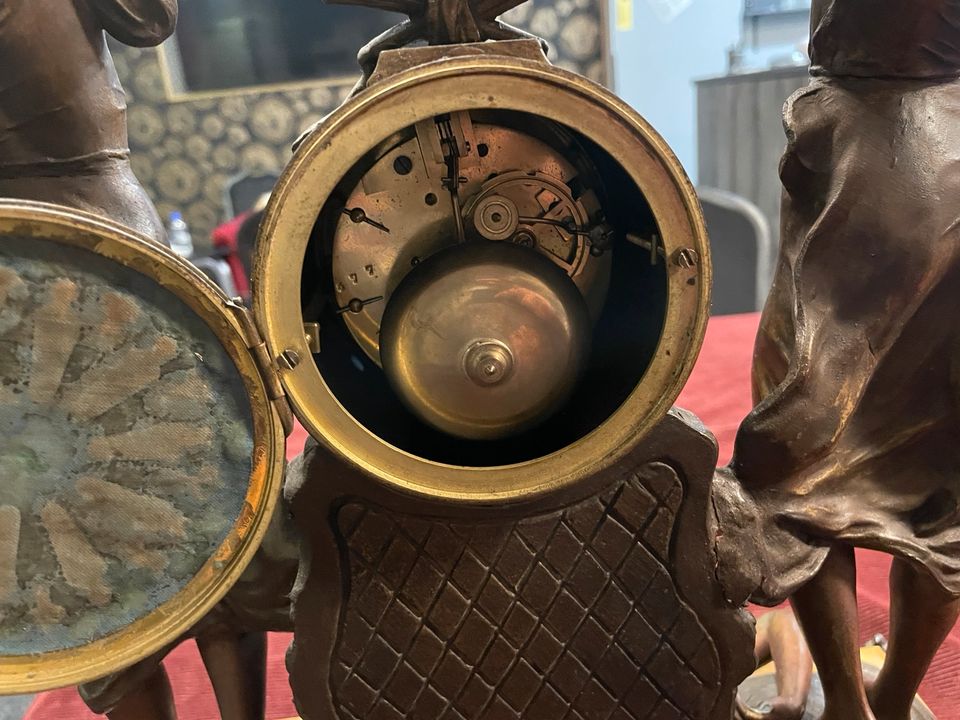 Antik Lunivers Uhr antike Uhr in Gladbeck