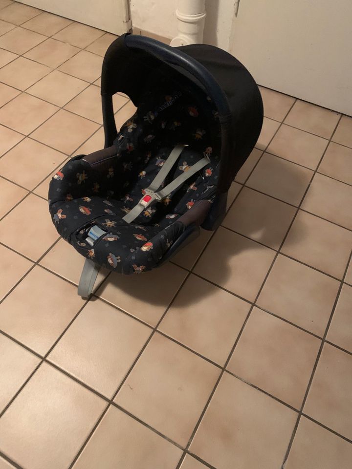 Maxi Cosi Babyschale in Jettingen