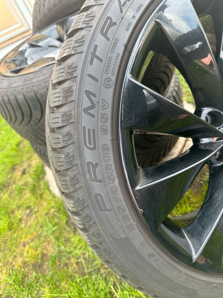 Passat CC Golf Scirocco Touran Winterräder 225/45R19 Schwarz in Vetschau