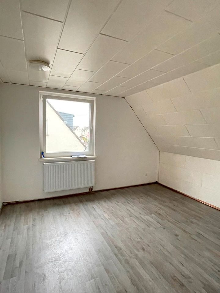 ID 1111 - Gemütliche 3-Zimmer Dachgeschosswohnung in Velbert-Unterstadt in Velbert