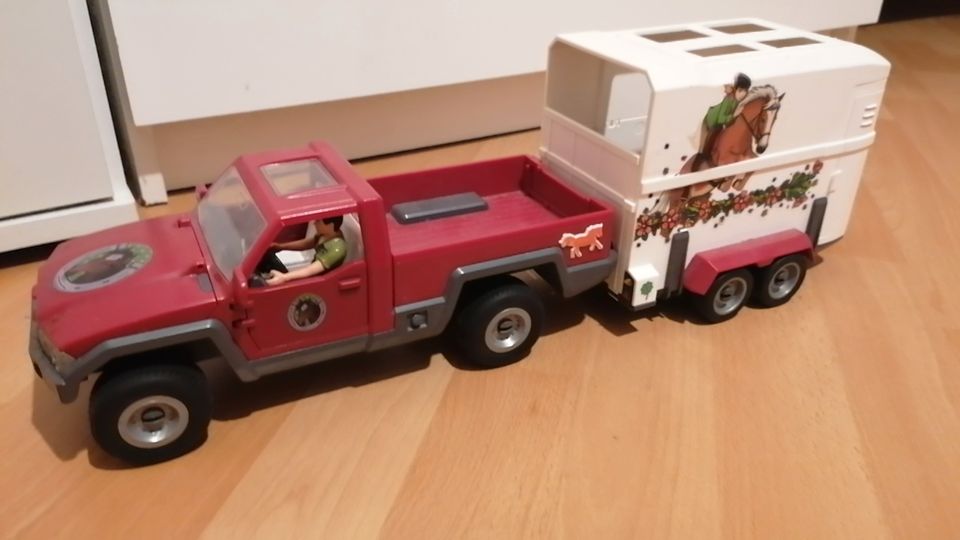 Schleich 42346 Pick-up mit Pferdeanhänger in Waiblingen