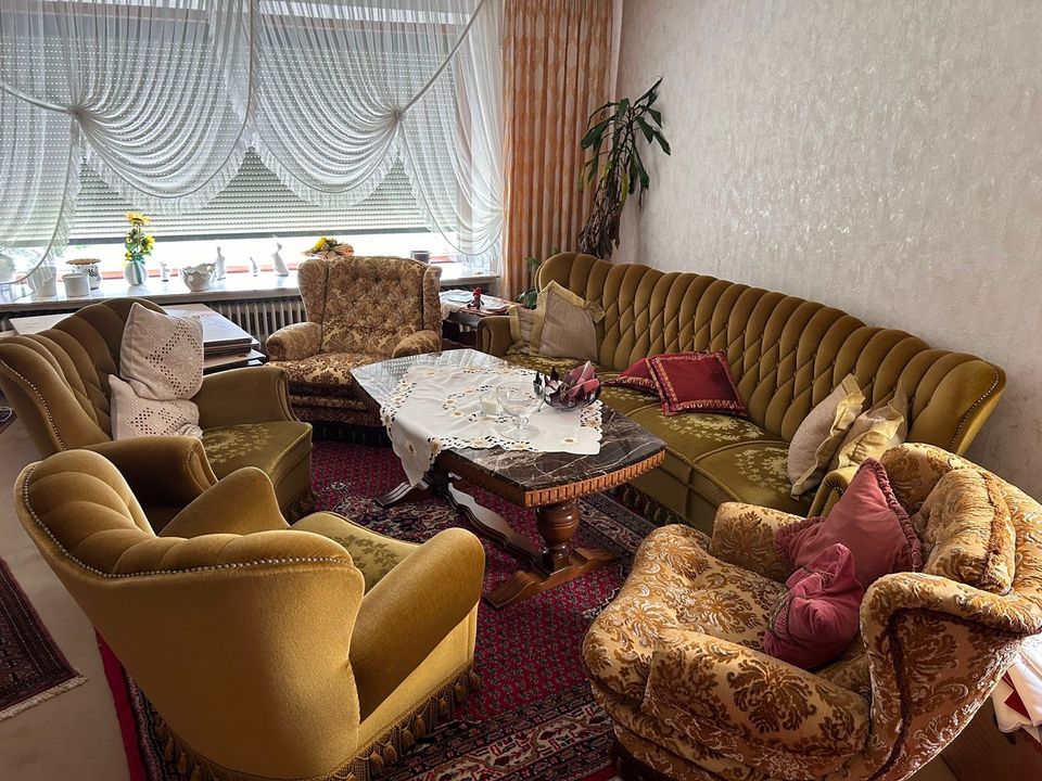 Wohnzimmer Sessel, Sofa und Marmortisch in Bremerhaven