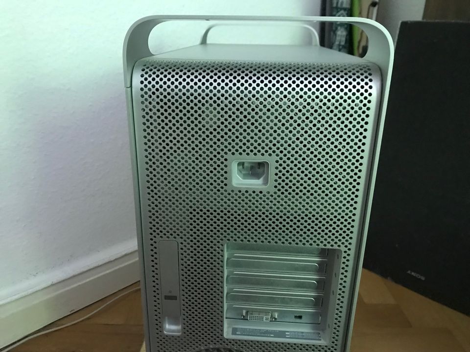 Apple Mac Pro 4.1 32GB DDR3 2 x Intel XEON 2.26 Quad Core in Berlin