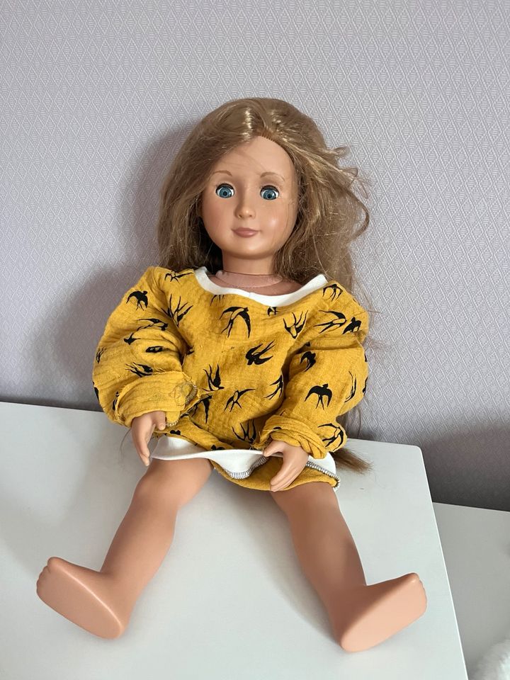 Pur Generation Puppe mit langen Haaren und Kleidung in Stralendorf