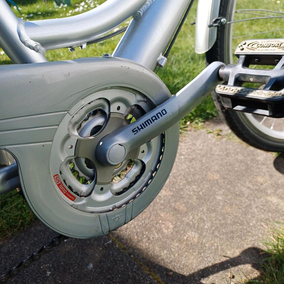 Sacramento Damenfahrrad Damenrad Fahrrad 24 Gang Shimano in Cölbe