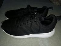 Damen Adidas Turnschuhe Halle Größe 40 UK 7 sehr guter Zustand Hessen - Schauenburg Vorschau