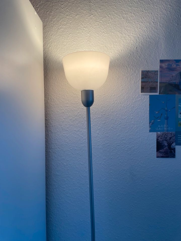 Stehlampe Silver / weiß in Berlin