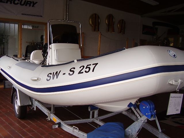 Quicksilver Mercury 460 Ocean Runner RIB Boot mit Trailer gebrems in Niederaula