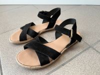 Schlichte schwarze Sandalen aus Leder Pier One Ledersandalen 40 Hessen - Künzell Vorschau