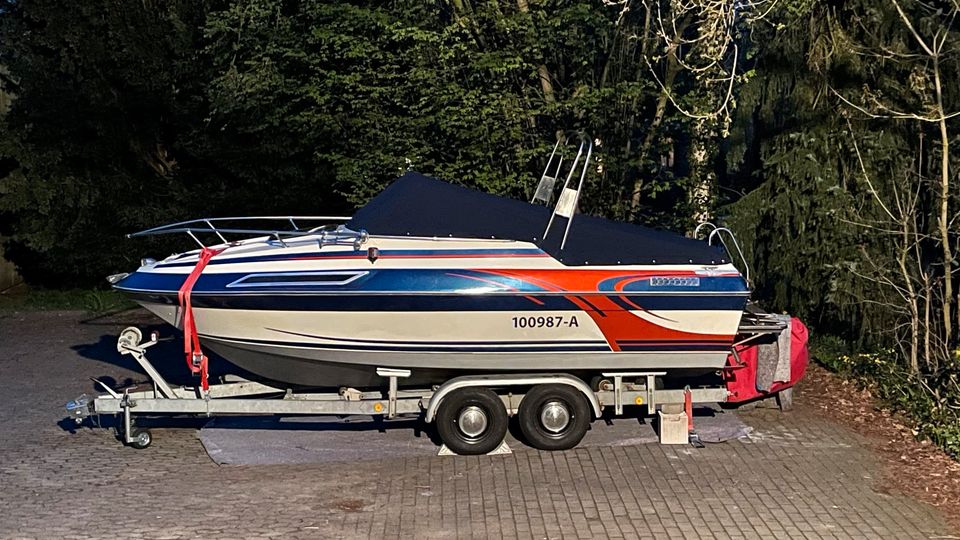 Century 3000 / Motorboot / Mercruiser 170 PS in Ottersberg