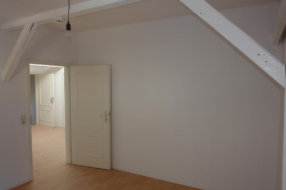 O205W3 - 3-Raum Dachgeschosswohnung im Altbau in Hettstedt