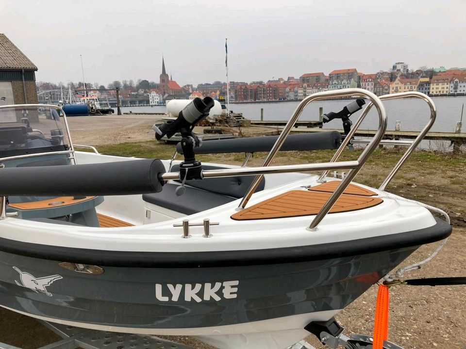 Konsolenboot Motorboot Angelboot TYSK C 450 open 15 bis 40 PS in Simonsberg