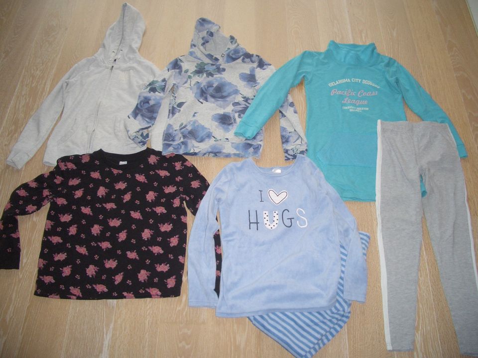 Kleider Paket 6-tlg.Mädchen 146-158, Pullis,Legging,Pyjama,Jacke in Birkenau