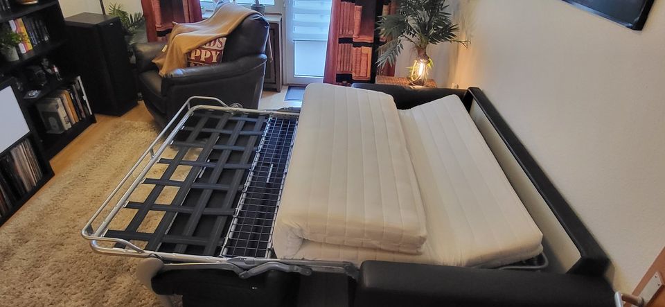 Luxus Leder Couch mit Gästebettfunktion - Genial ! sehr gepflegt in Duisburg
