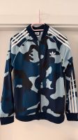 Adidas Camouflage Jacke blau Gr. 164 S Berlin - Neukölln Vorschau