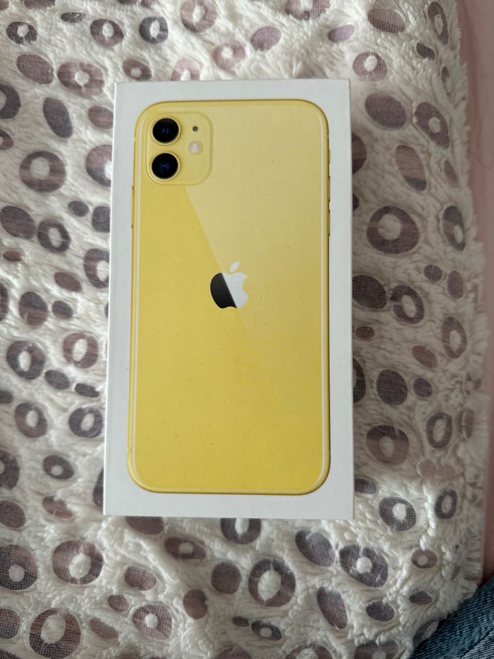 Iphone 11 64 gb in gelb inkl. handyhülle + Panzerglas in Remseck am Neckar
