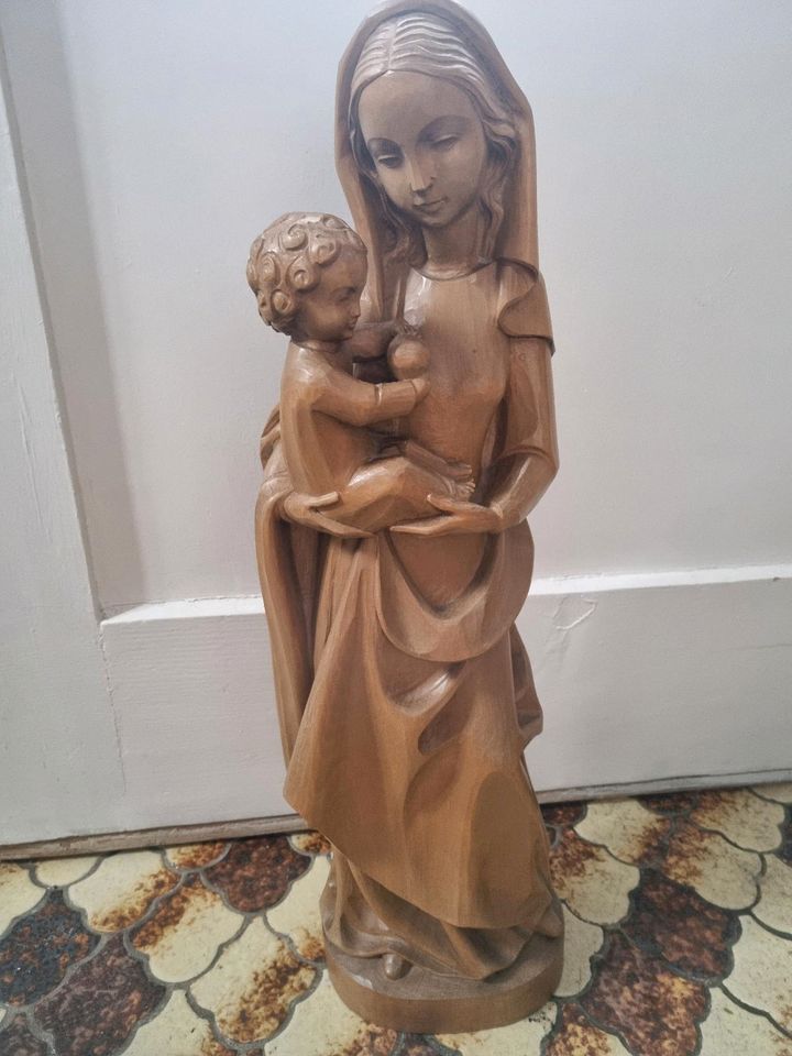 Holzfigur Heilige Madonna mit Kind in Schöngeising