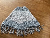 Rich & Royal Poncho Umhang gestrickt Fransen grau beige braun Bayern - Neu Ulm Vorschau