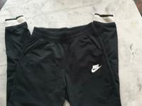 Nike Jogginghose Gr. S, schwarz, Bündchen Bayern - Furth im Wald Vorschau
