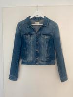 Jeansjacke Esprit Größe S blau neuwertig Brandenburg - Kleinmachnow Vorschau