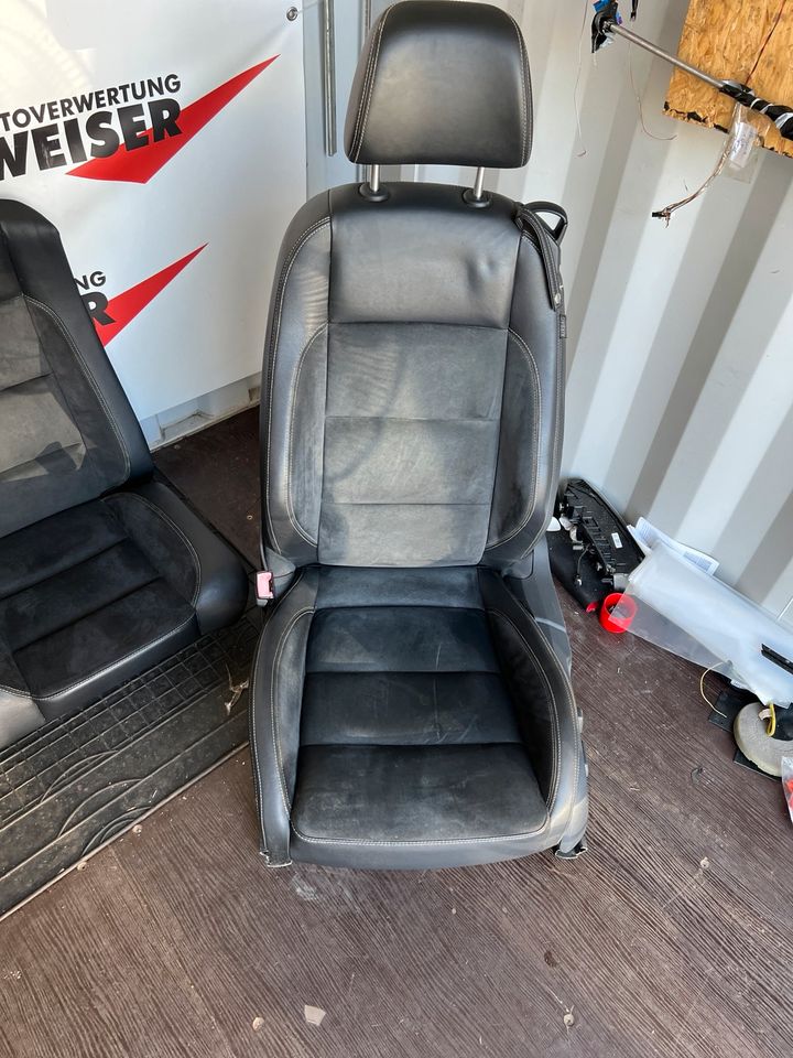VW Eos Cabrio Teilleder Alcantara Ausstattung Sitze Leder in Öhringen