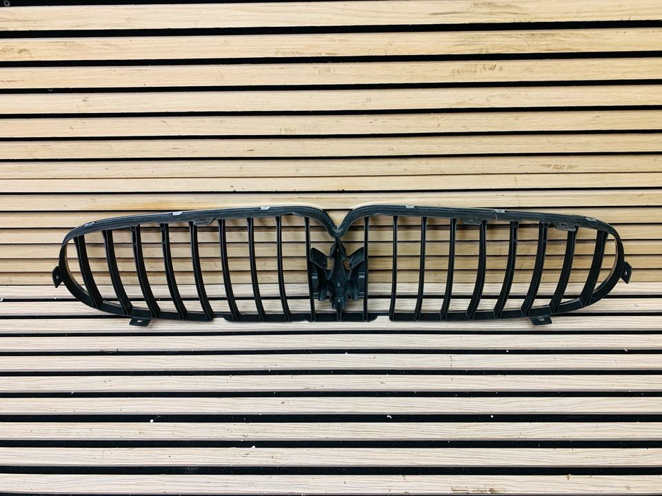 Maserati Granturismo Grill Vorne Stoßstange 68250900 in Küstriner Vorland