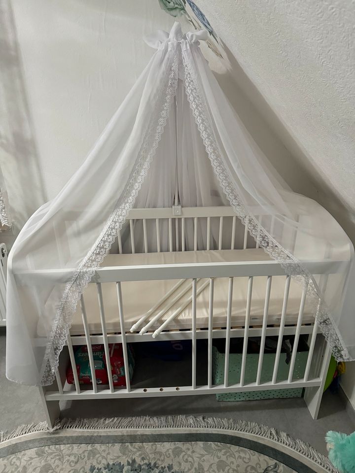 Reserviert* Babybett Wickelkommode Set - neuwertig in Aschendorf Stadt Papenburg