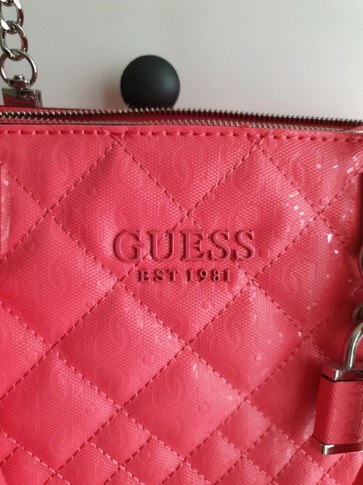 GUESS Handtasche *Top Zustand* in Freiburg im Breisgau