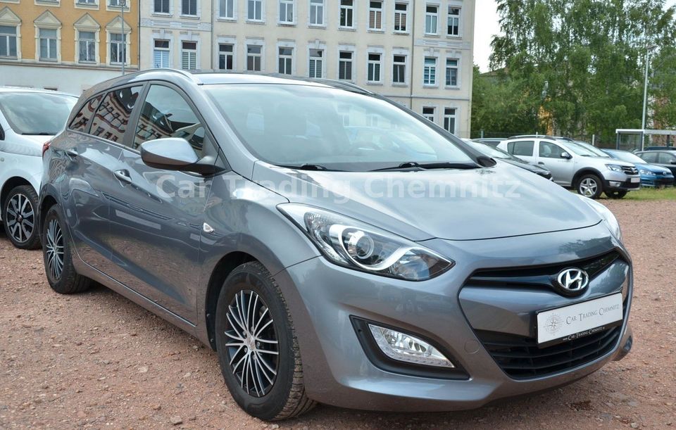 Hyundai i30 cw 1.4 Klima Tüv neu Reifen neu in Chemnitz