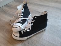Neuwertige Turnschuhe Gr.39 Baden-Württemberg - Wiernsheim Vorschau