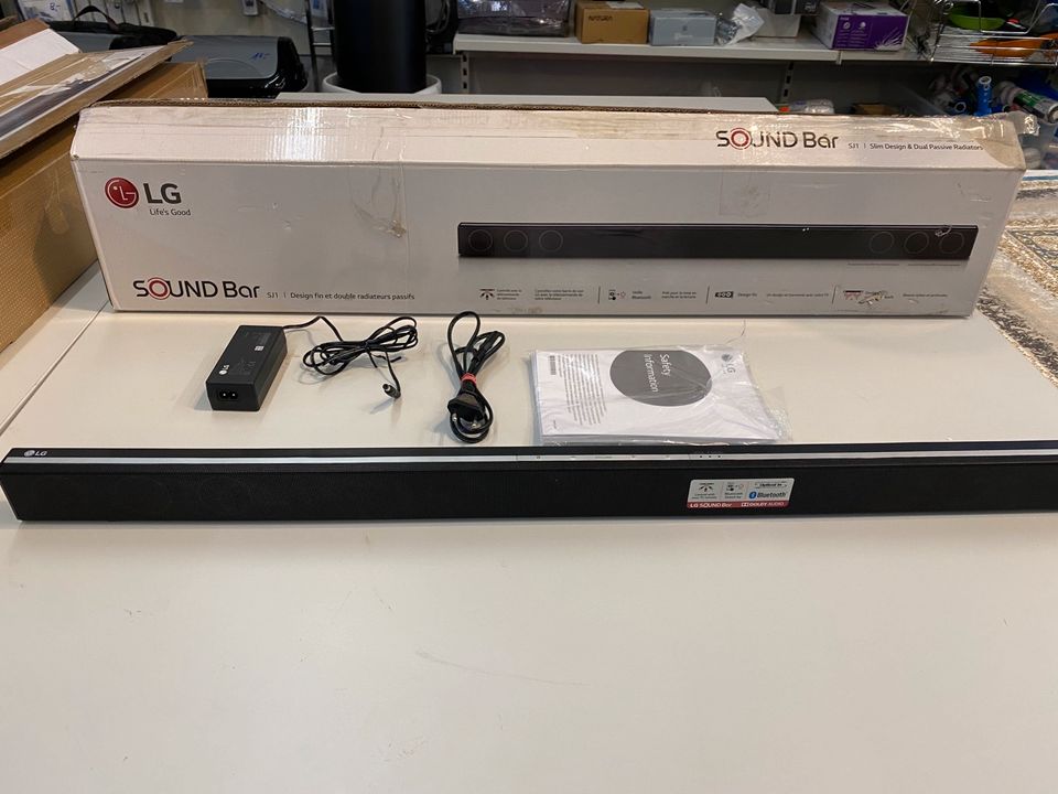 LG SJ1 Soundbar Schwarz Bluetooth 2.0 Kanal in Berlin