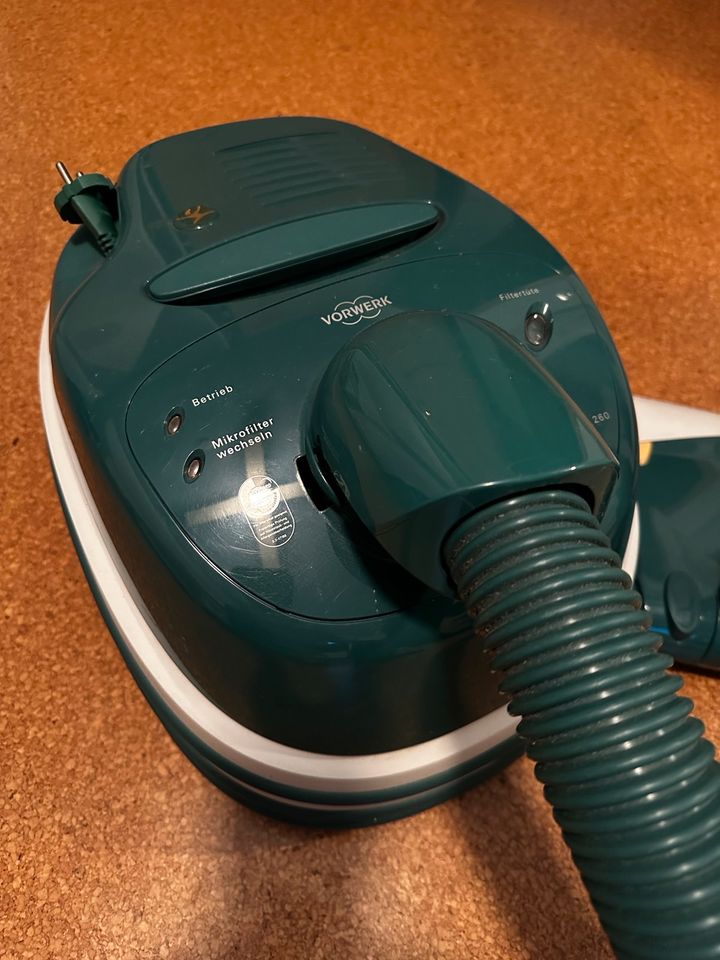 Vorwerk Tiger VT260 mit Elektrobürste EB360 und extra 2 Bürsten in Oranienburg