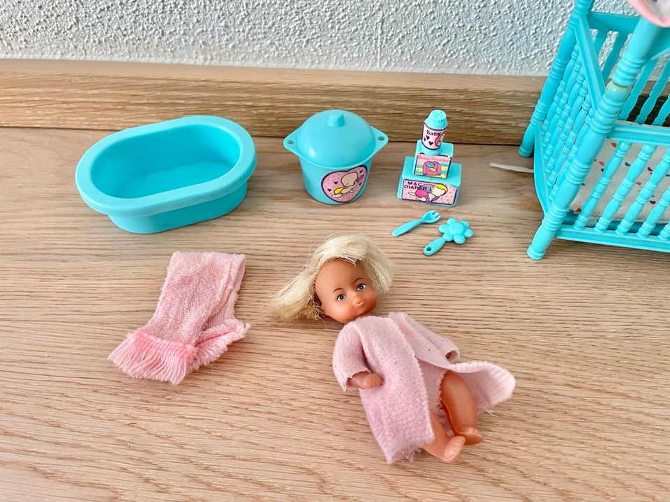 Baby-Zimmer für Barbiehaus Puppenhaus 90er in Gundelsheim