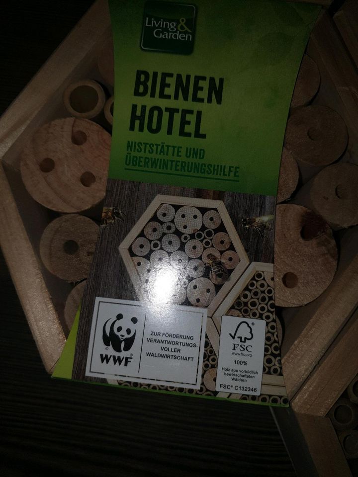 7 Waben Insekten Bienen Hotel neu in Erfurt