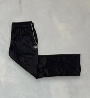 Sergio Tacchini Jogginghose / Trackpants schwarz Gr L baggy Retro Nordrhein-Westfalen - Krefeld Vorschau