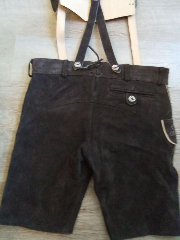 Neue, ungetragene Trachten Hose mit Hosenträger, Gr. 52, kurz in Wettenberg