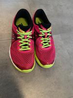 Asics Laufschuhe, Größe 39,5  nur 2x getragen Niedersachsen - Aurich Vorschau