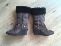 Neuwertig! UGG Boots mit Keilabsatz braun Gr. 37 Schleswig-Holstein - Norderstedt Vorschau