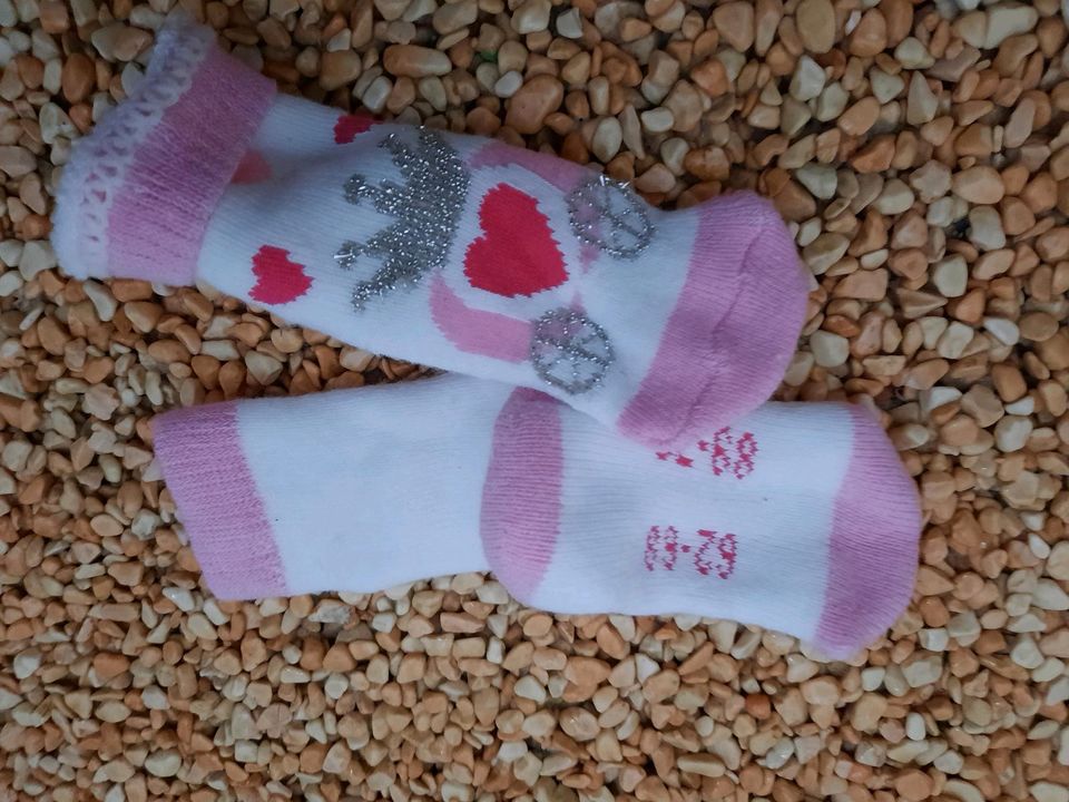 Verschiedene Socken Stoppersocken neugeborene 50 56 62 68 74 80 in Eggersdorf