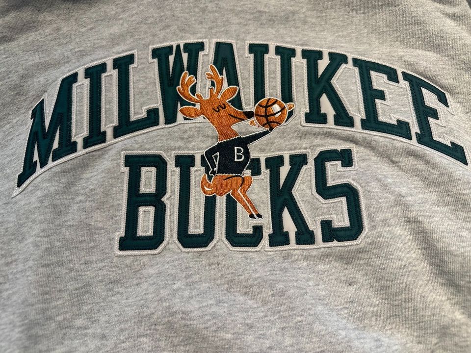 Milwaukee Bucks Hoodie NBA XL in Mettmann