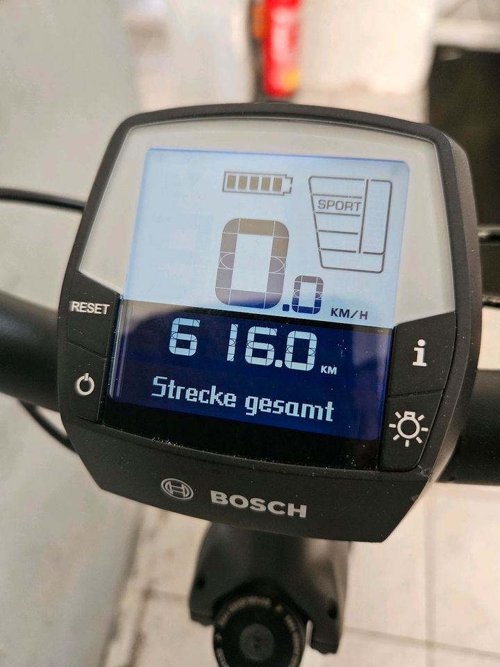 NEUWERTIG Nur 616km CUBE TOURING 28 Zoll Bosch E Bike Elektrorad in Augsburg
