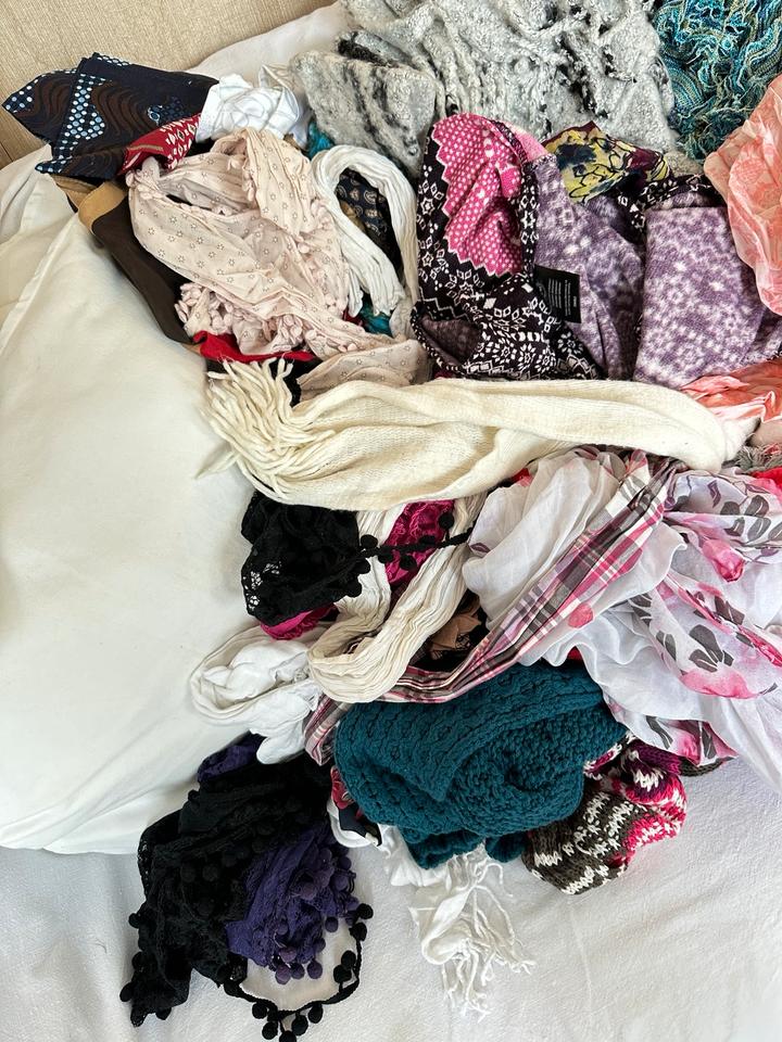 Diverse Tücher, Schals edc, Cecil, Street one,.... 1 € pro Stück in Bad Bederkesa
