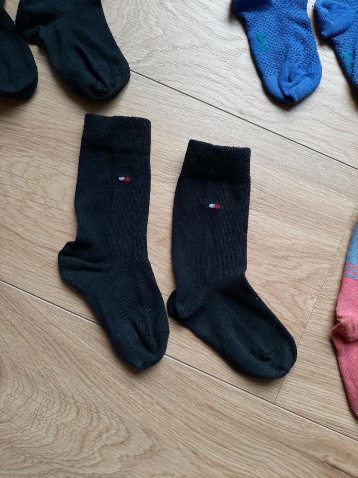 fünf Paar Socken gr 27 / 30 gr 104 / 110 von Tommy hilfiger in Ascheberg