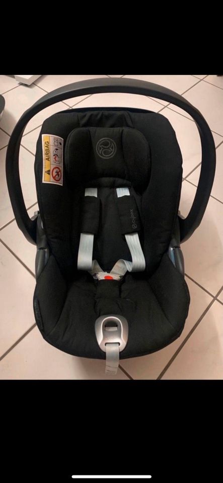 Babyschale Cybex schwarz mit Base ISOFIX in Hamburg