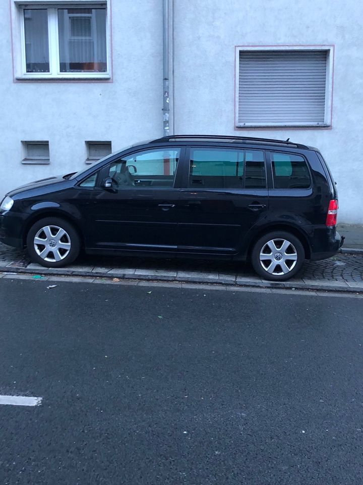 Vw Touren 2,0 TDI Automatik 7-Sitzer in Essen